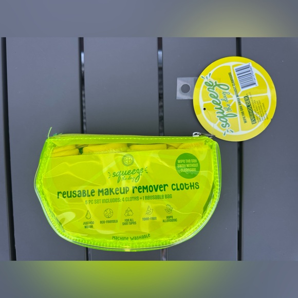 🔥Squeeze the Day Makeup Removing Cloths - Picture 3 of 4